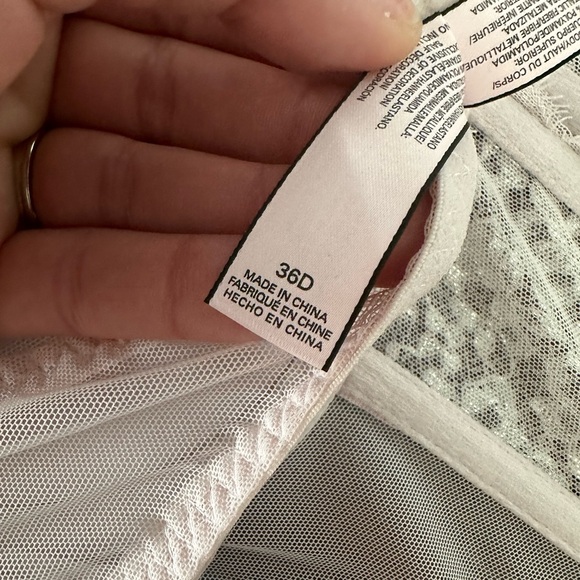 VS NWOT SZ 36D lingerie - Picture 2 of 5